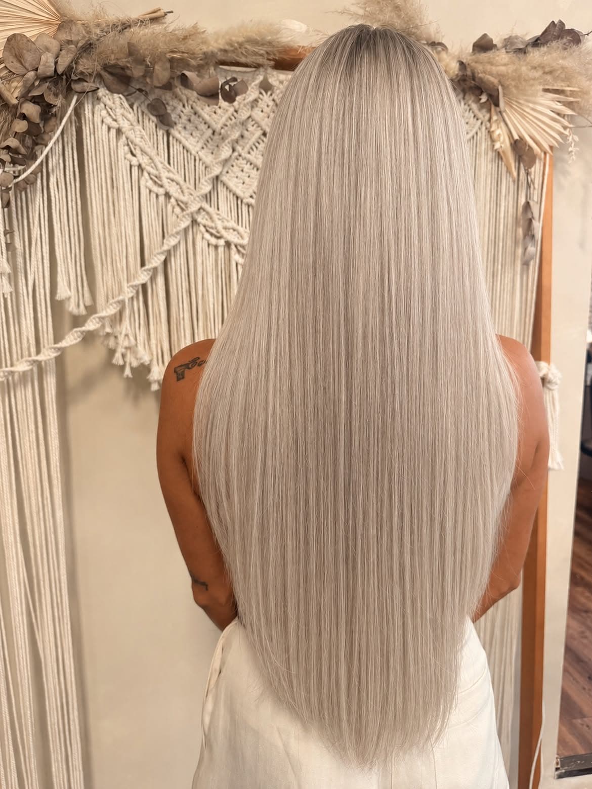 Kühles Blond mit unsichtbaren Extensions